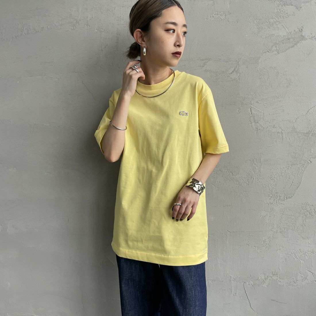 LACOSTE [ラコステ] クルーネックTシャツ [TH5582] 107 YELLOW &&モデル身長：150cm 着用サイズ：2&&