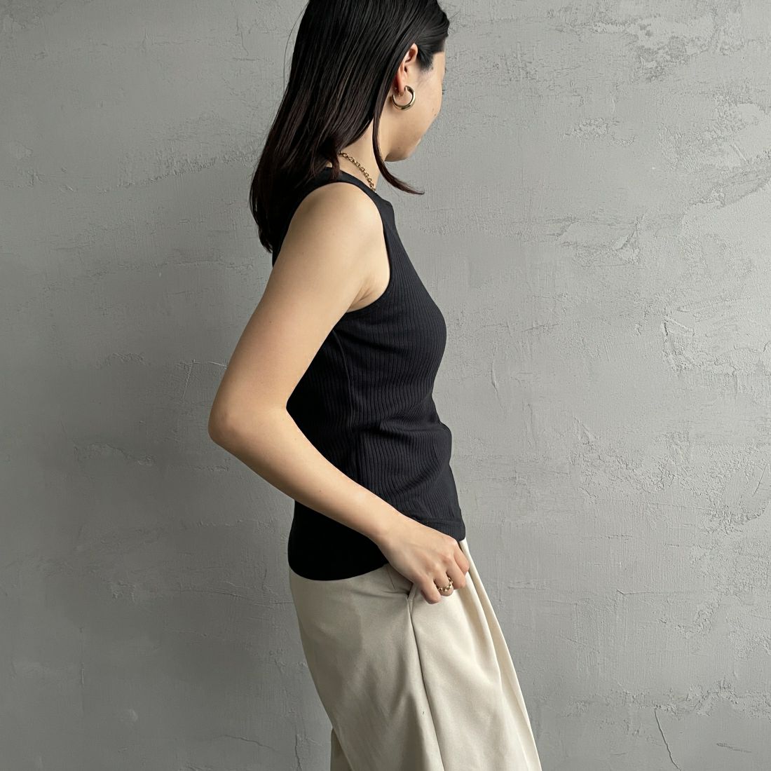 Noir Fabrik [ヌワールファブリック] ボートネック ノースリーブ リブTシャツ [JFS-C023] BLACK &&モデル身長：163cm 着用サイズ：1&&