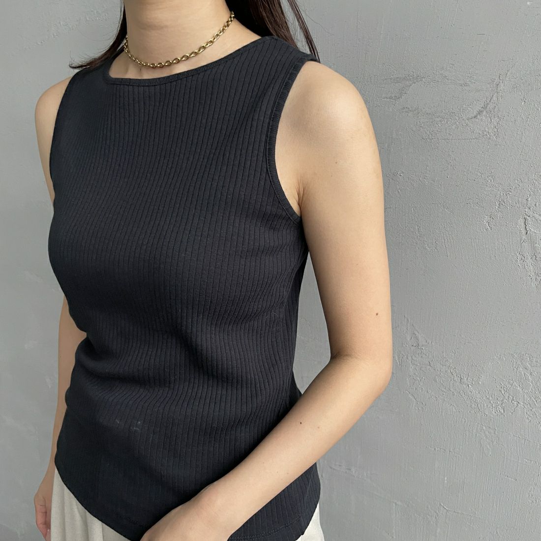 Noir Fabrik [ヌワールファブリック] ボートネック ノースリーブ リブTシャツ [JFS-C023] BLACK &&モデル身長：163cm 着用サイズ：1&&