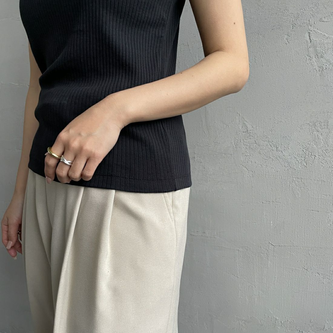 Noir Fabrik [ヌワールファブリック] ボートネック ノースリーブ リブTシャツ [JFS-C023] BLACK &&モデル身長：163cm 着用サイズ：1&&