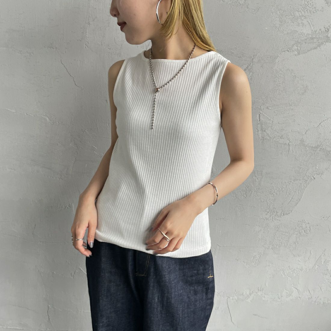 Noir Fabrik [ヌワールファブリック] ボートネック ノースリーブ リブTシャツ [JFS-C023] O.WHITE &&モデル身長：156cm 着用サイズ：1&&