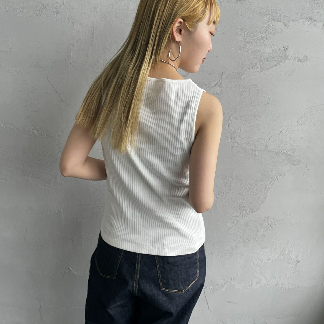 Noir Fabrik [ヌワールファブリック] ボートネック ノースリーブ リブTシャツ [JFS-C023] O.WHITE &&モデル身長：156cm 着用サイズ：1&&