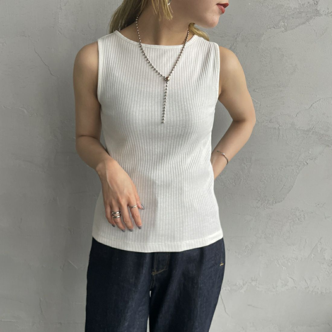 Noir Fabrik [ヌワールファブリック] ボートネック ノースリーブ リブTシャツ [JFS-C023] O.WHITE &&モデル身長：156cm 着用サイズ：0&&