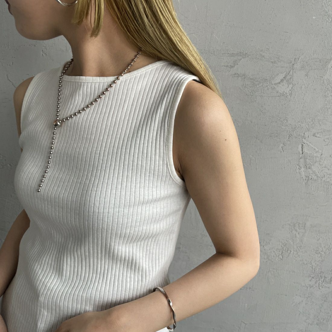 Noir Fabrik [ヌワールファブリック] ボートネック ノースリーブ リブTシャツ [JFS-C023] O.WHITE &&モデル身長：156cm 着用サイズ：0&&