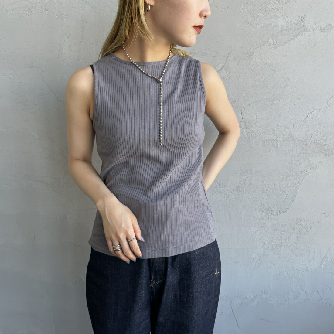 Noir Fabrik [ヌワールファブリック] ボートネック ノースリーブ リブTシャツ [JFS-C023] CHARCOAL &&モデル身長：156cm 着用サイズ：1&&