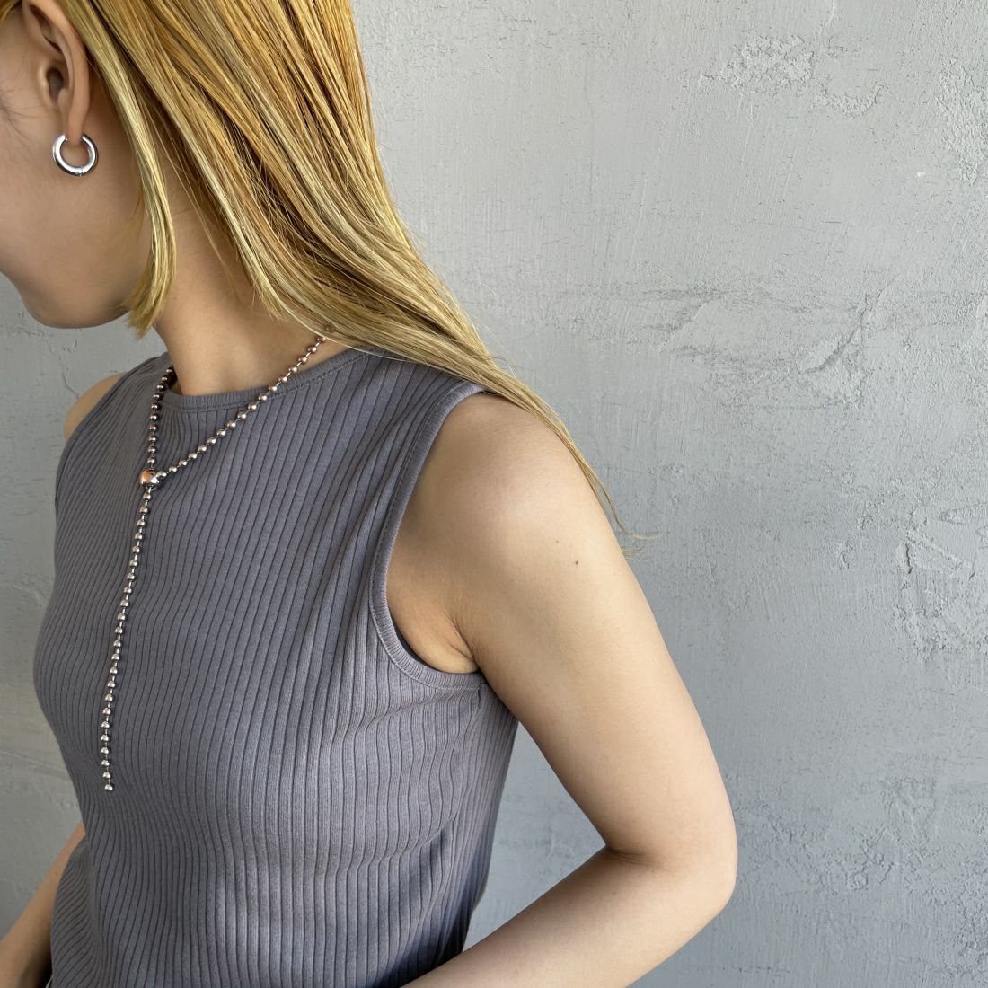 Noir Fabrik [ヌワールファブリック] ボートネック ノースリーブ リブTシャツ [JFS-C023] CHARCOAL &&モデル身長：156cm 着用サイズ：1&&