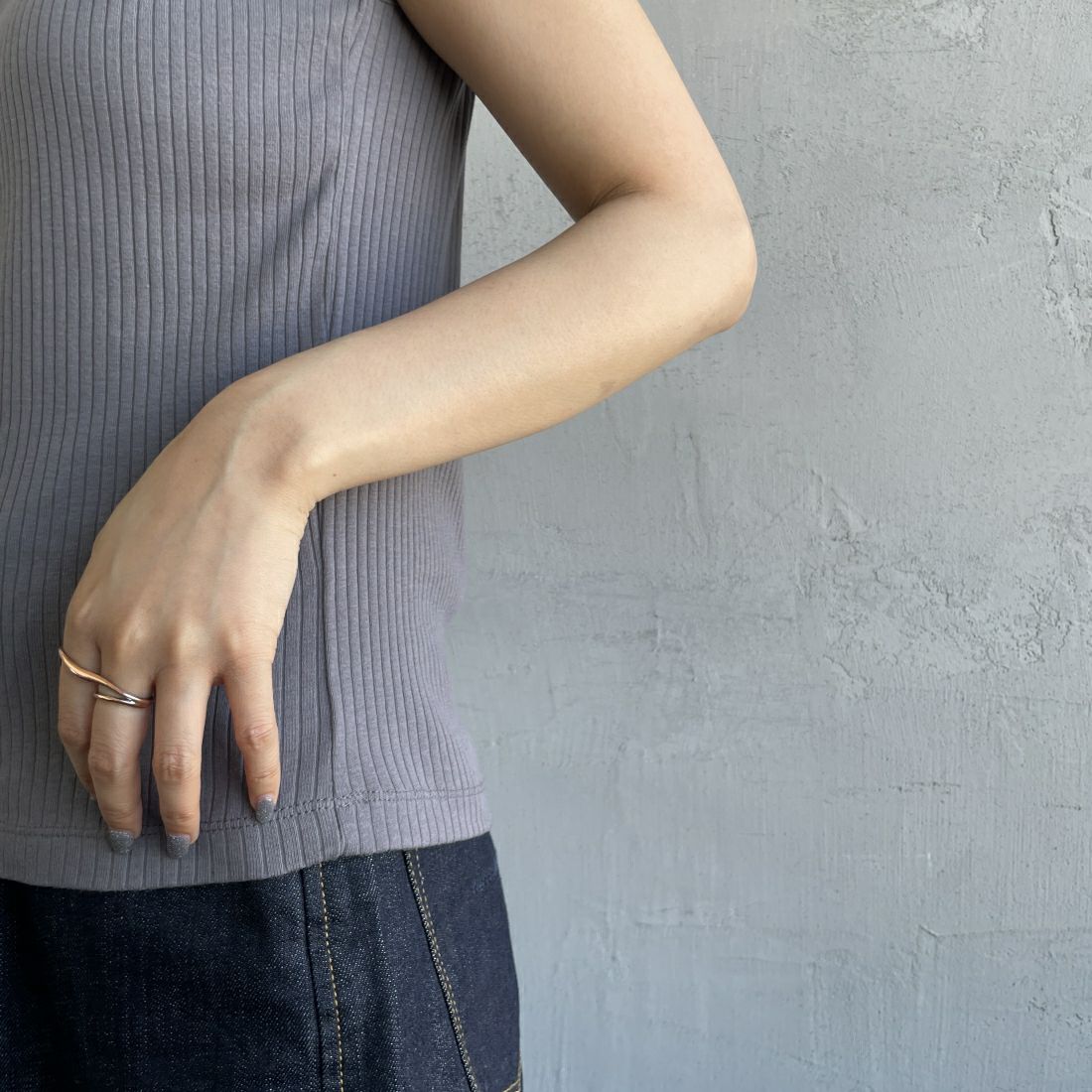 Noir Fabrik [ヌワールファブリック] ボートネック ノースリーブ リブTシャツ [JFS-C023] CHARCOAL &&モデル身長：156cm 着用サイズ：1&&Noir Fabrik [ヌワールファブリック] ボートネック ノースリーブ リブTシャツ [JFS-C023] CHARCOAL &&モデル身長：156cm 着用サイズ：1&&