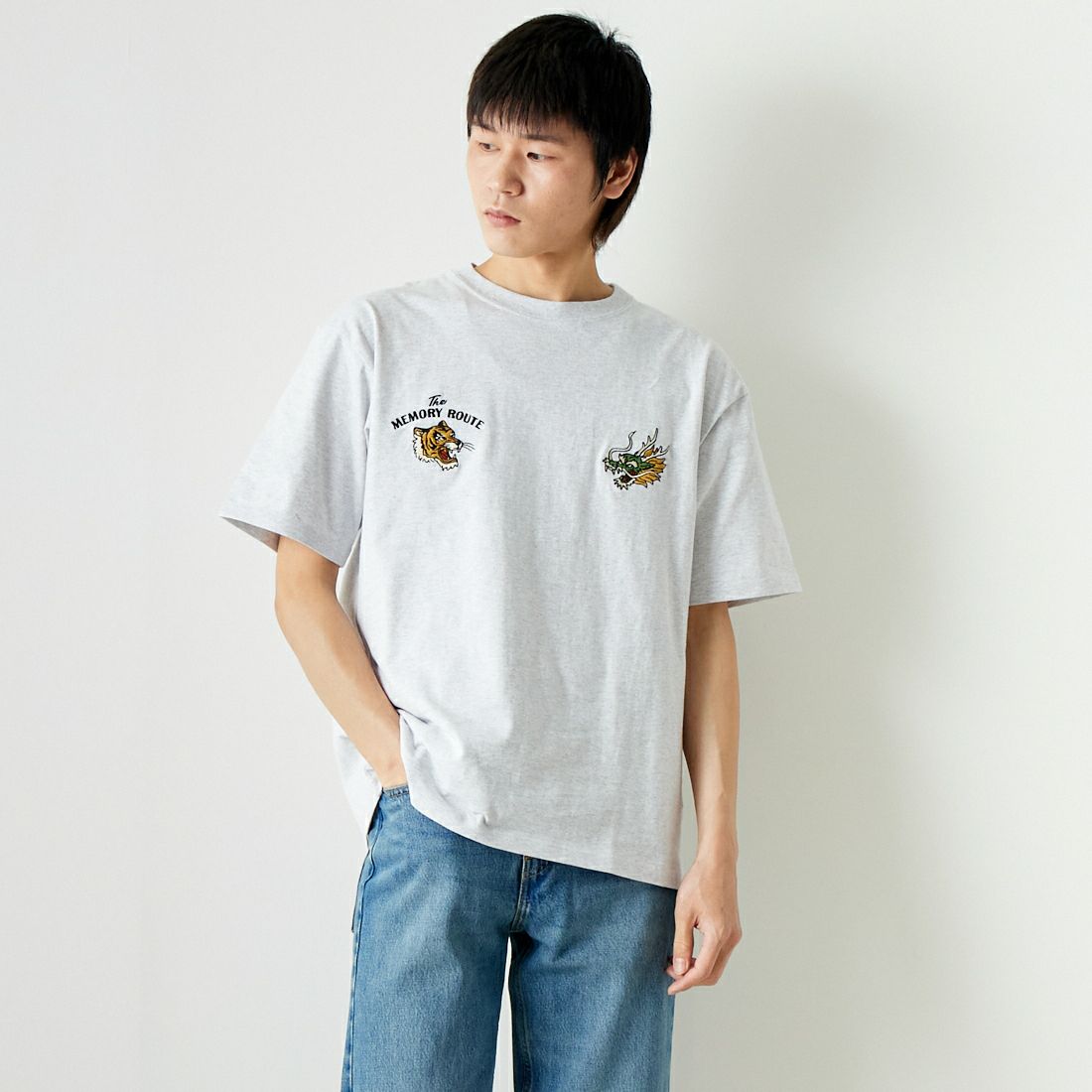 33Degrees [サーティスリーディグリーズ] 刺繍Tシャツ [TDR-242-021] 04 LGRﾏｯﾌﾟ &&モデル身長：182cm 着用サイズ：L&&