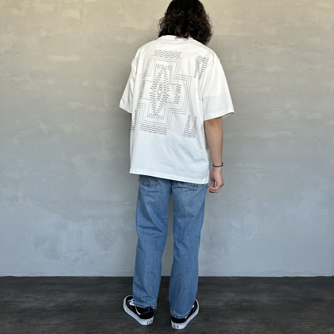PENDLETON [ペンドルトン] バック刺繍Tシャツ [4275-6007] 09 O.WHITE &&モデル身長：173cm 着用サイズ：L&&