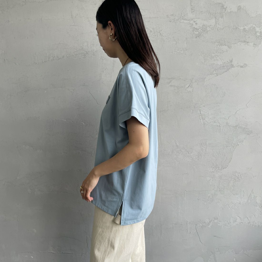 Maison de L'allure [メゾン ドゥ ラリュール] エンボスロゴドルマンスリーブＴシャツ [24112014] 10 SAX &&モデル身長：163cm 着用サイズ：F&&