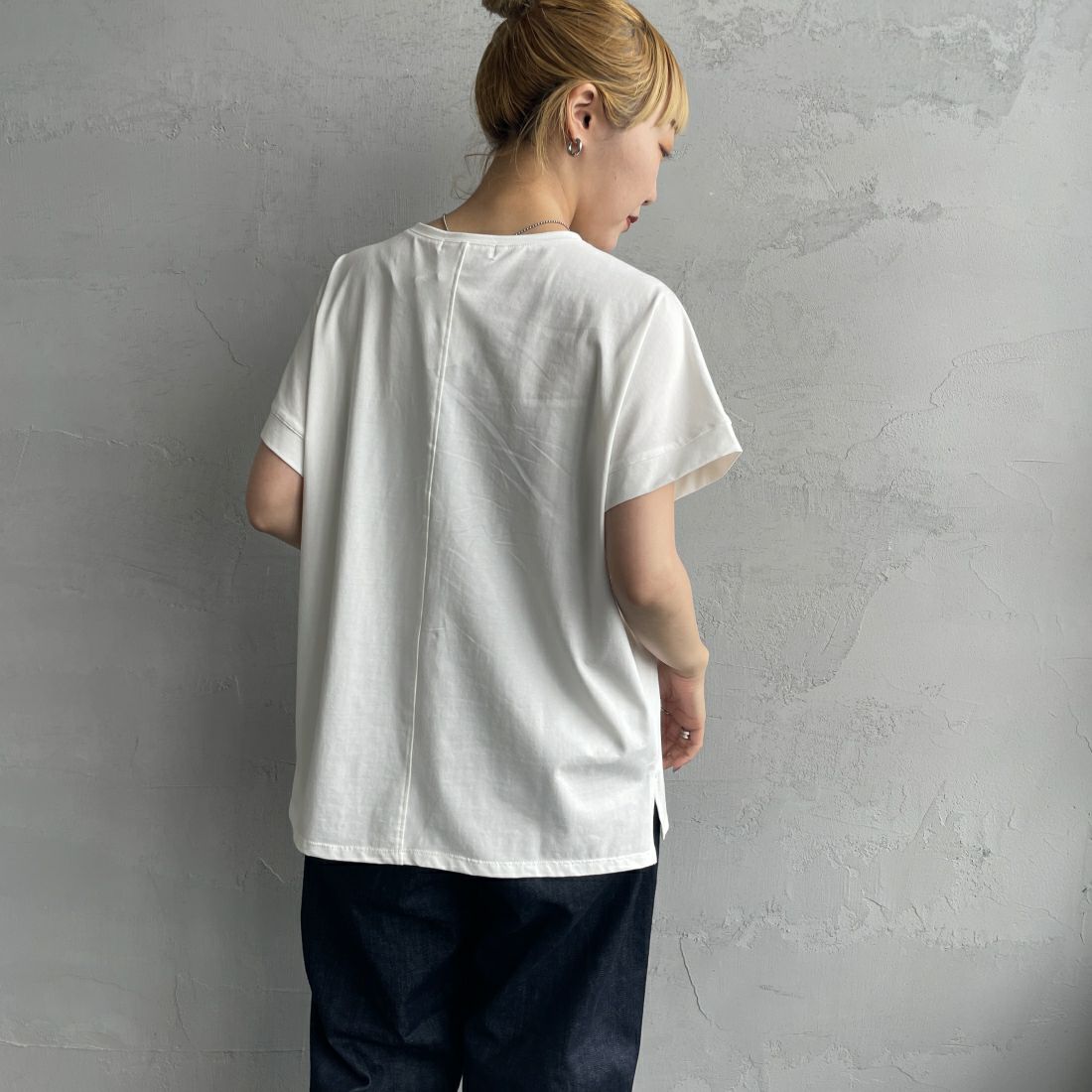 Maison de L'allure [メゾン ドゥ ラリュール] エンボスロゴドルマンスリーブＴシャツ [24112014] 02 OFF &&モデル身長：156cm 着用サイズ：F&&
