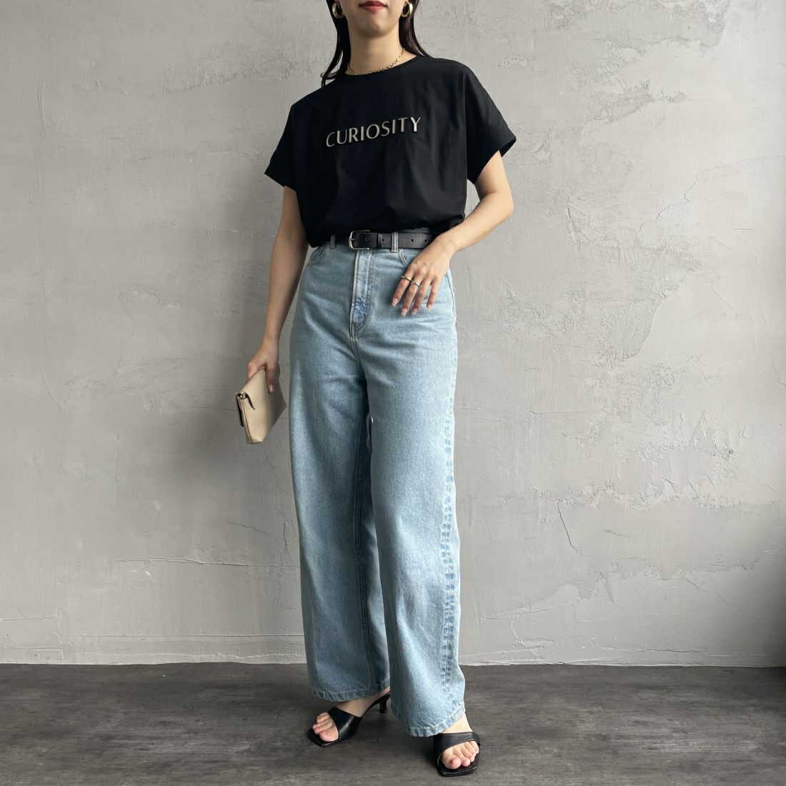Maison de L'allure [メゾン ドゥ ラリュール] エンボスロゴドルマンスリーブＴシャツ [24112014] 09 BLACK &&モデル身長：163cm 着用サイズ：F&&