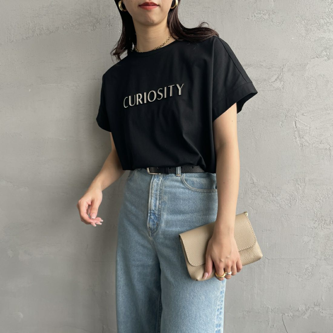 Maison de L'allure [メゾン ドゥ ラリュール] エンボスロゴドルマンスリーブＴシャツ [24112014] 09 BLACK &&モデル身長：163cm 着用サイズ：F&&