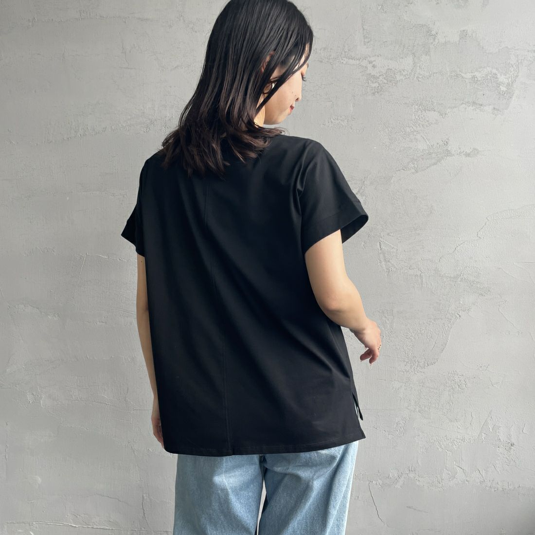 Maison de L'allure [メゾン ドゥ ラリュール] エンボスロゴドルマンスリーブＴシャツ [24112014] 09 BLACK &&モデル身長：163cm 着用サイズ：F&&