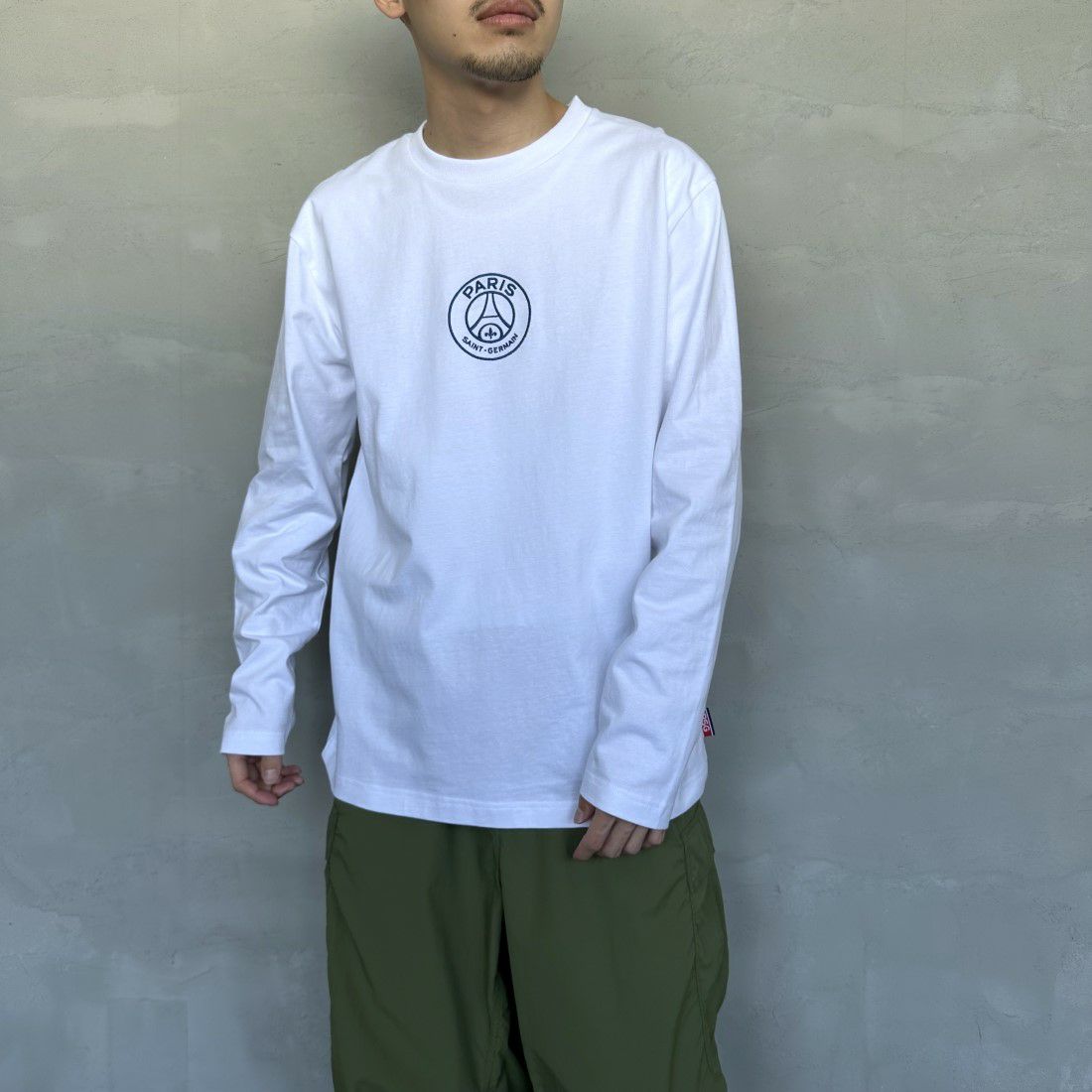 PARIS SAINT-GERMAN [パリ・サンジェルマン] PSG刺繍ロゴ ロングスリーブTシャツ [PS0324SS0001] WHITE &&モデル身長：168cm 着用サイズ：L&&
