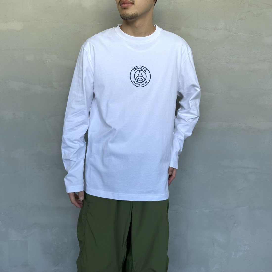 PARIS SAINT-GERMAN [パリ・サンジェルマン] PSG刺繍ロゴ ロングスリーブTシャツ [PS0324SS0001] WHITE &&モデル身長：168cm 着用サイズ：L&&