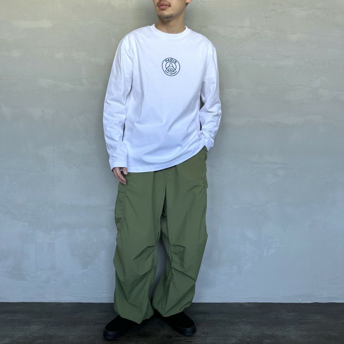 PARIS SAINT-GERMAN [パリ・サンジェルマン] PSG刺繍ロゴ ロングスリーブTシャツ [PS0324SS0001] WHITE &&モデル身長：168cm 着用サイズ：L&&
