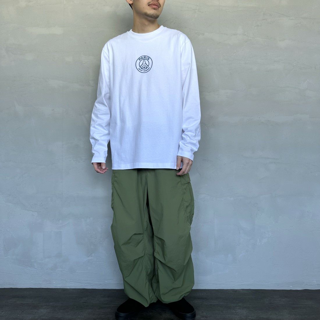 PARIS SAINT-GERMAN [パリ・サンジェルマン] PSG刺繍ロゴ ロングスリーブTシャツ [PS0324SS0001] WHITE &&モデル身長：168cm 着用サイズ：L&&