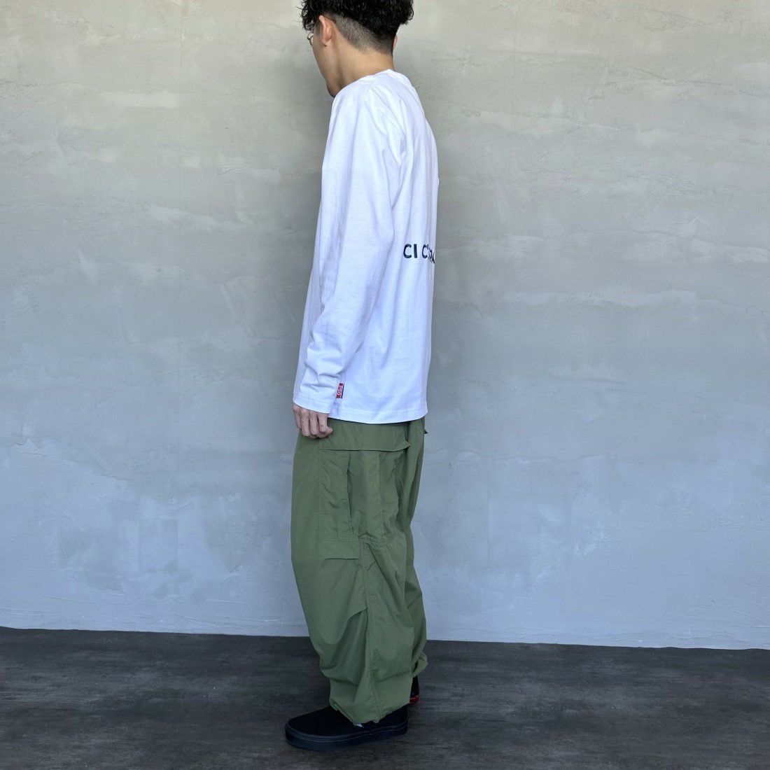 PARIS SAINT-GERMAN [パリ・サンジェルマン] PSG刺繍ロゴ ロングスリーブTシャツ [PS0324SS0001] WHITE &&モデル身長：168cm 着用サイズ：L&&