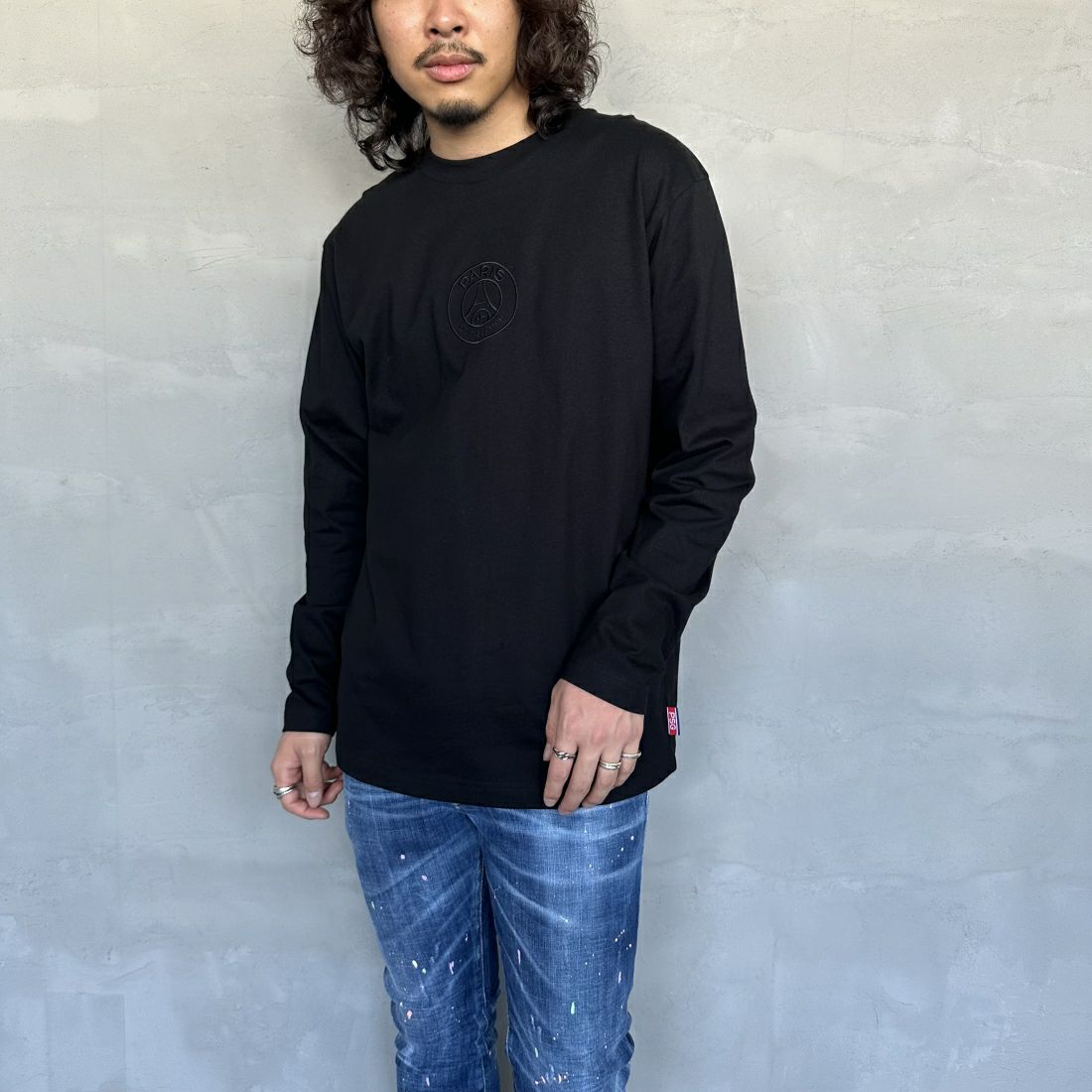PARIS SAINT-GERMAN [パリ・サンジェルマン] PSG刺繍ロゴ ロングスリーブTシャツ [PS0324SS0001] BLACK &&モデル身長：173cm 着用サイズ：L&&