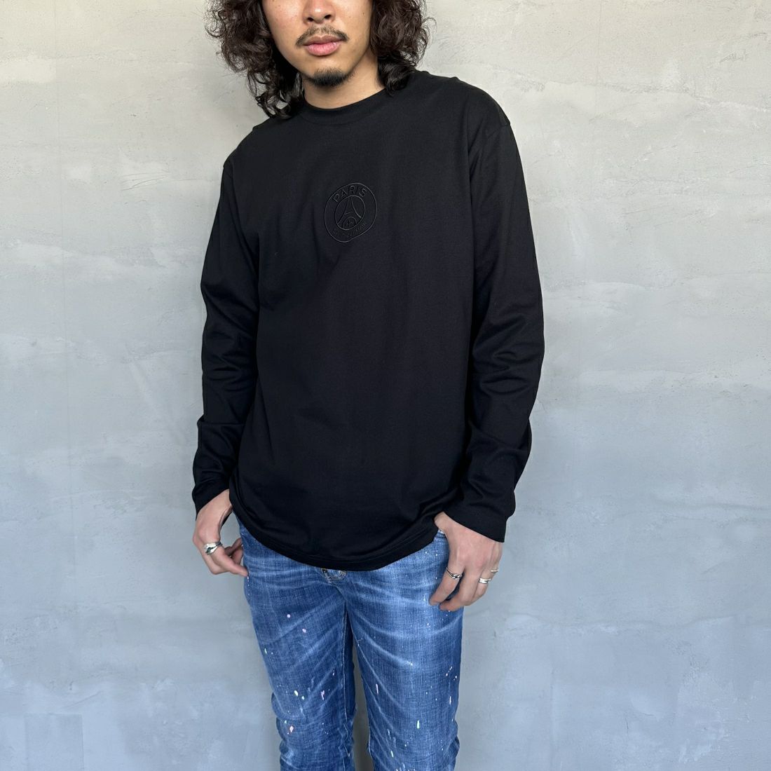 PARIS SAINT-GERMAN [パリ・サンジェルマン] PSG刺繍ロゴ ロングスリーブTシャツ [PS0324SS0001] BLACK &&モデル身長：173cm 着用サイズ：L&&