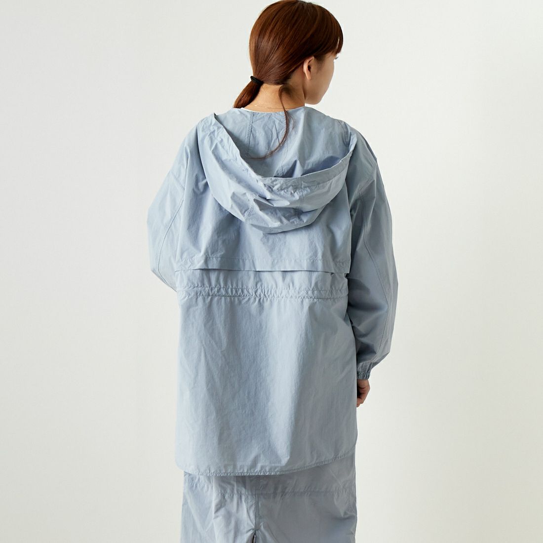 WILD THINGS [ワイルドシングス] ウィメンズハイドロパーカー [WTL24018SK] ICE BLUE &&モデル身長：167cm 着用サイズ：M&&
