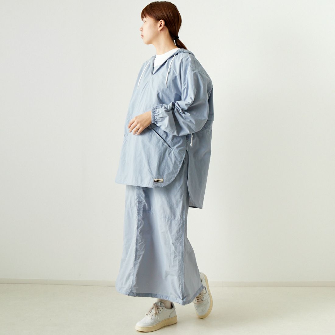 WILD THINGS [ワイルドシングス] ウィメンズハイドロパーカー [WTL24018SK] ICE BLUE &&モデル身長：167cm 着用サイズ：M&&