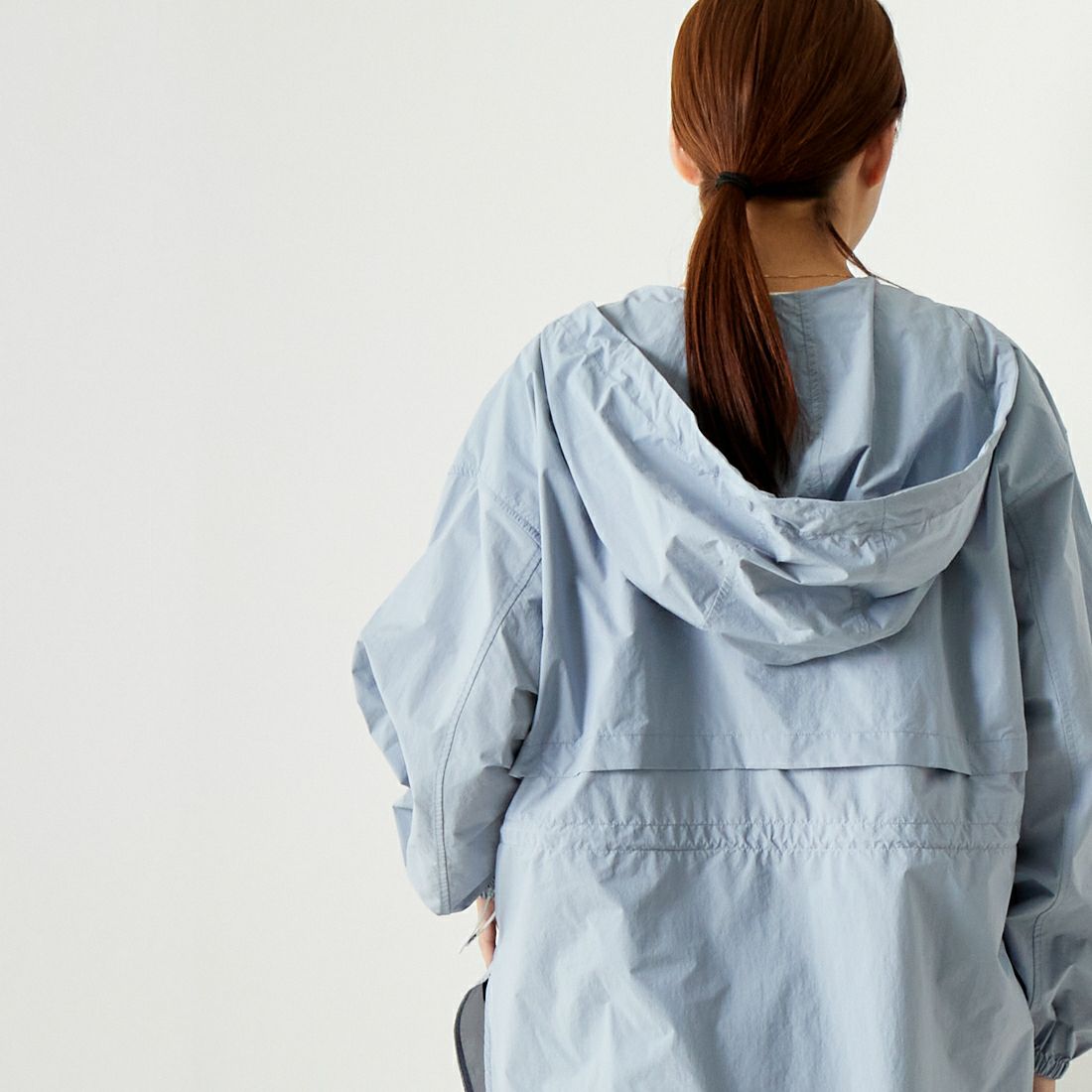 WILD THINGS [ワイルドシングス] ウィメンズハイドロパーカー [WTL24018SK] ICE BLUE &&モデル身長：167cm 着用サイズ：M&&