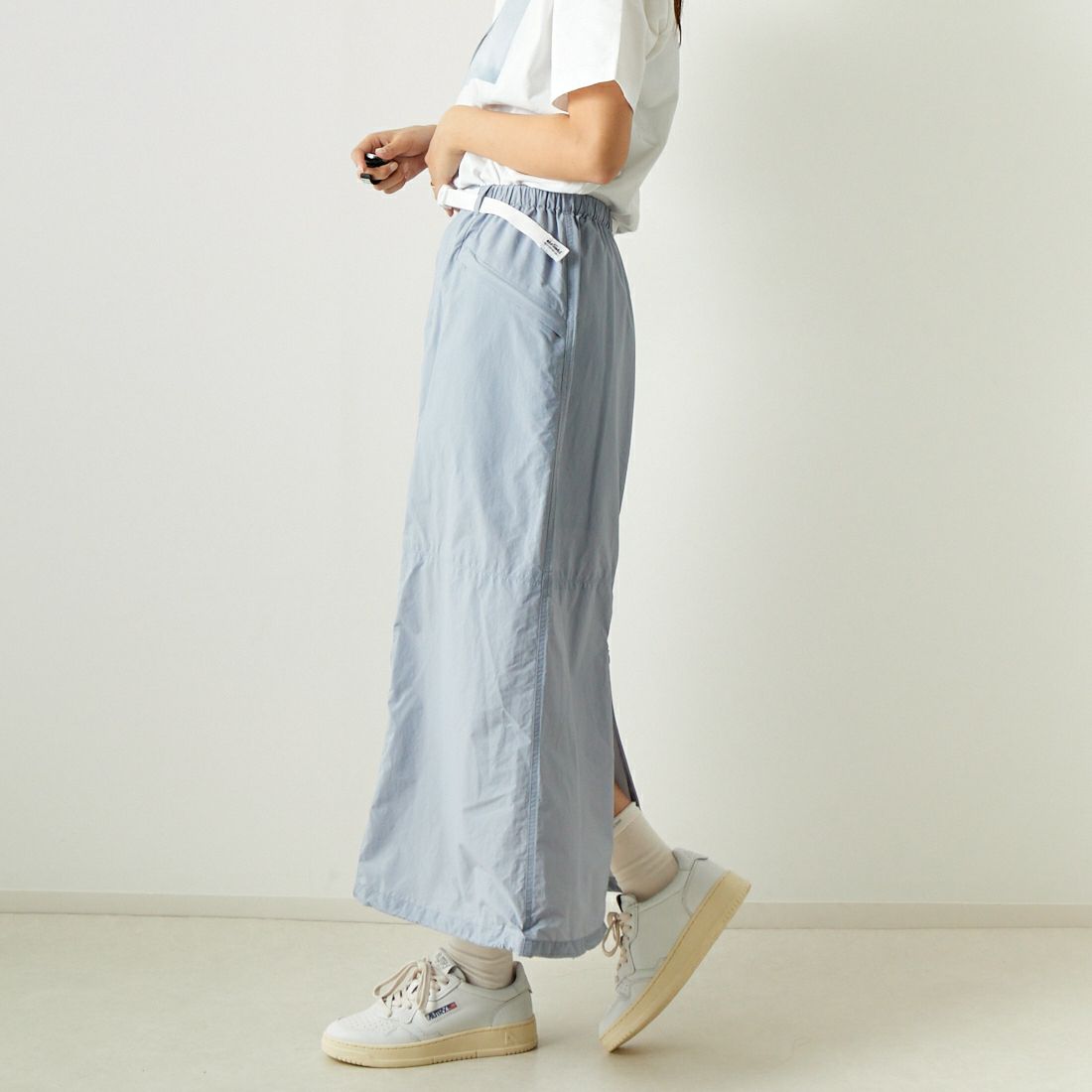 WILD THINGS [ワイルドシングス] ビーチスカート [WTL24019SK] ICE BLUE &&モデル身長：167cm 着用サイズ：M&&