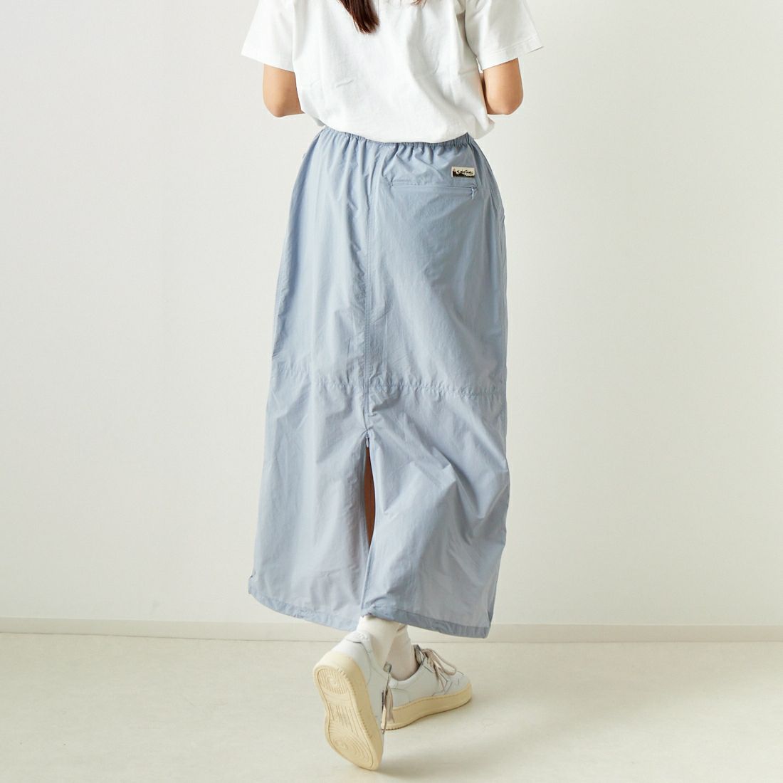 WILD THINGS [ワイルドシングス] ビーチスカート [WTL24019SK] ICE BLUE &&モデル身長：167cm 着用サイズ：M&&