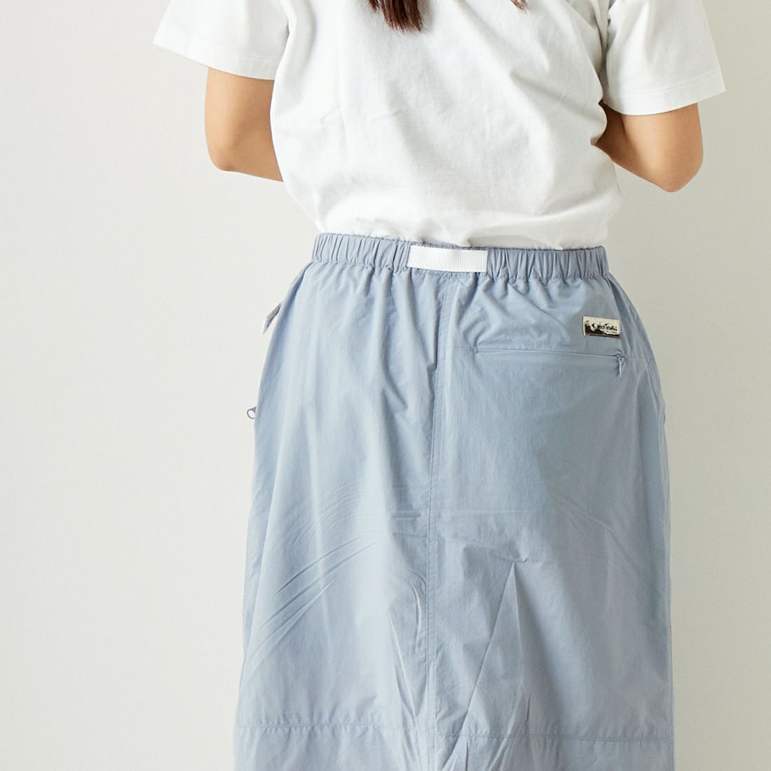 WILD THINGS [ワイルドシングス] ビーチスカート [WTL24019SK] ICE BLUE &&モデル身長：167cm 着用サイズ：M&&