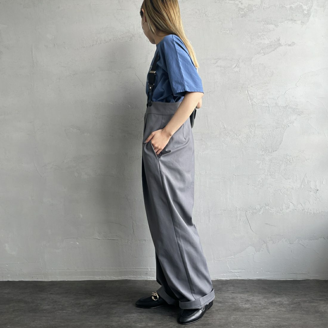 MICA&DEAL × JEANSFACTORY [マイカアンドディール × ジーンズファクトリー] 別注 MITCHEL ショートスリーブTシャツ [0124209139-JF] BLUE &&モデル身長：156cm 着用サイズ：F&&