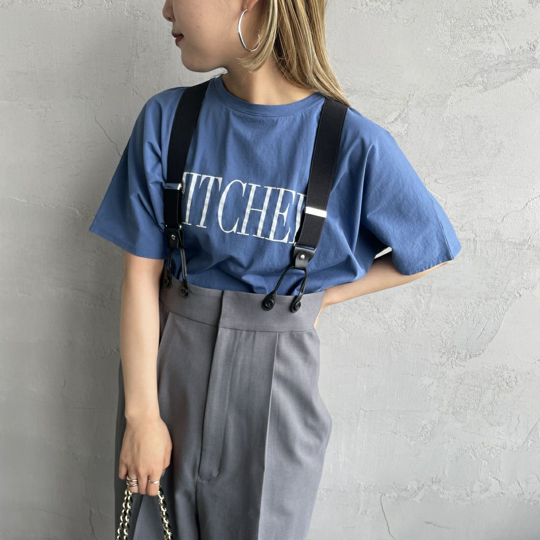 MICA&DEAL × JEANSFACTORY [マイカアンドディール × ジーンズファクトリー] 別注 MITCHEL ショートスリーブTシャツ [0124209139-JF] BLUE &&モデル身長：156cm 着用サイズ：F&&