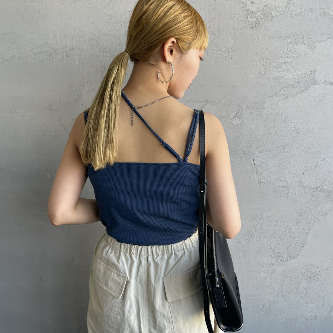 By/m [バイエム] アシメストラップ カップ付きキャミソール [24112021] 12 BLUE&&モデル身長：156cm　着用サイズ：F&&