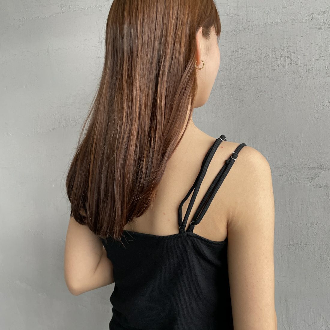 By/m [バイエム] アシメストラップ カップ付きキャミソール [24112021] 09 BLACK&&モデル身長：167cm　着用サイズ：F&&