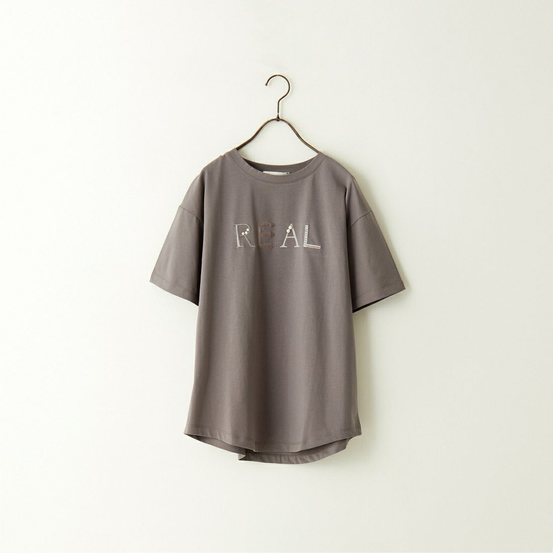 Maison de L'allure [メゾン ドゥ ラリュール] パール付き刺繍ロゴTシャツ [24112015] 08 CHARCOA