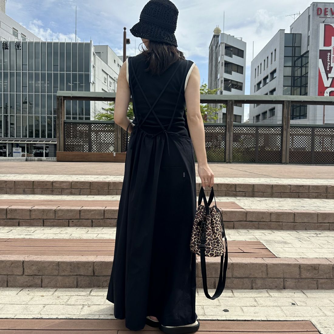 THOUSAND MILE [サウザンド マイル] 別注 マルチWAYキャミワンピース [TM241NP50392-JF] 79 NAVY &&モデル身長：163cm 着用サイズ：F&&