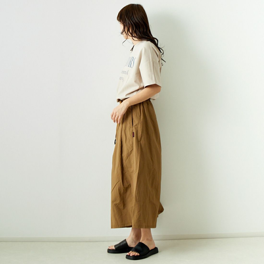 GRAMiCCi [グラミチ] ナイロンフレアパンツ [G2SW-SK034] COYOTE &&モデル身長：167cm 着用サイズ：M&&