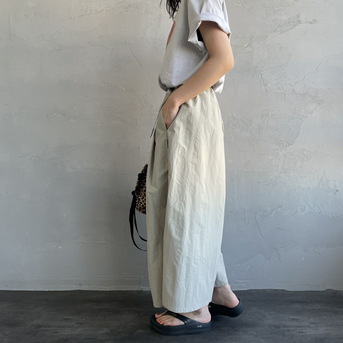 GRAMiCCi [グラミチ] ナイロンフレアパンツ [G2SW-SK034] DUNE&&モデル身長：160cm 着用サイズ：M&&