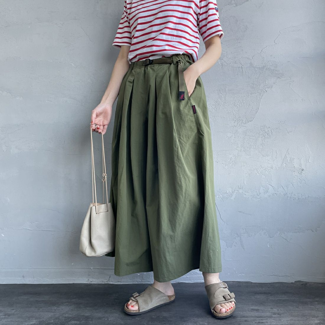 GRAMiCCi [グラミチ] ナイロンフレアパンツ [G2SW-SK034] OLIVE&&モデル身長：160cm 着用サイズ：M&&
