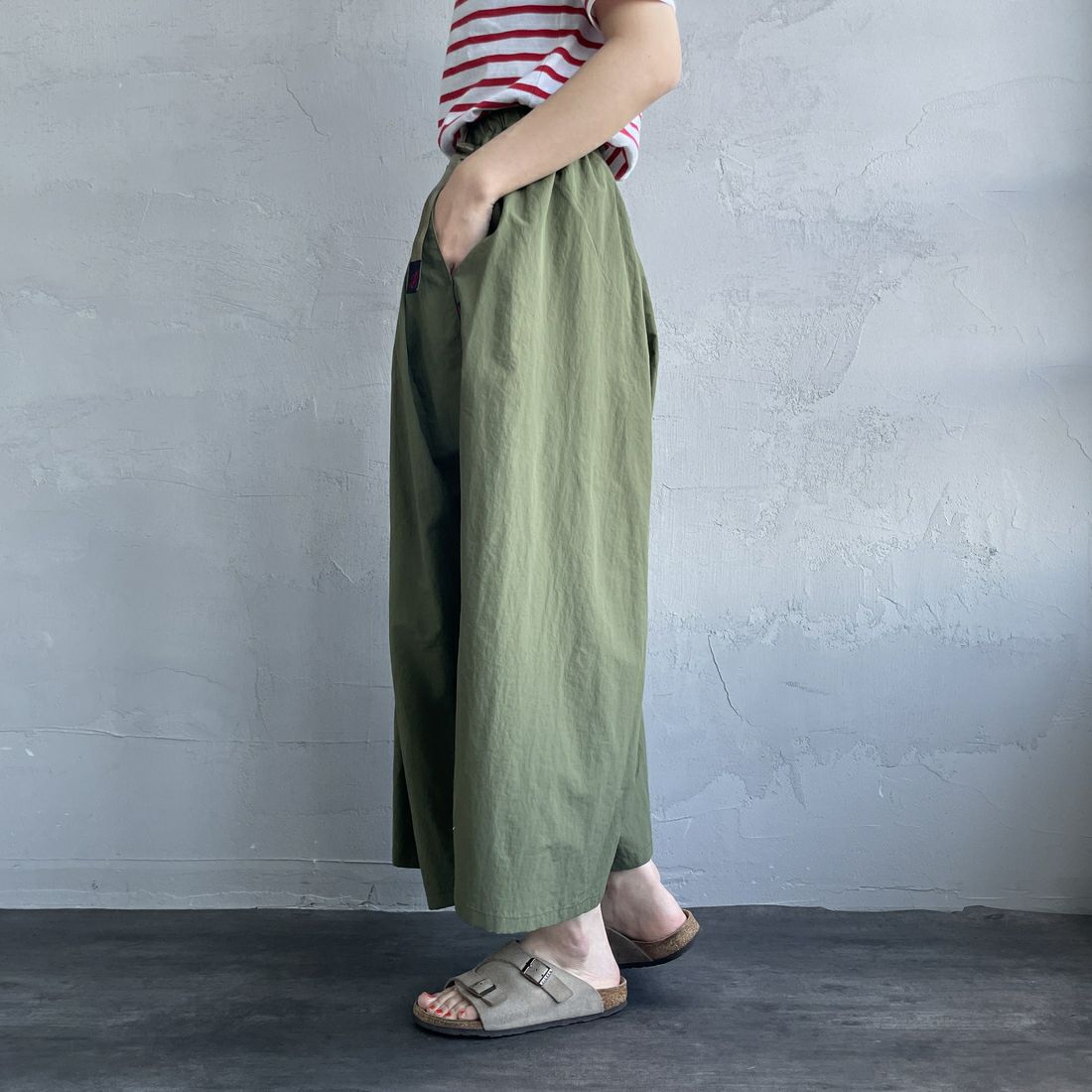 GRAMiCCi [グラミチ] ナイロンフレアパンツ [G2SW-SK034] OLIVE&&モデル身長：160cm 着用サイズ：M&&