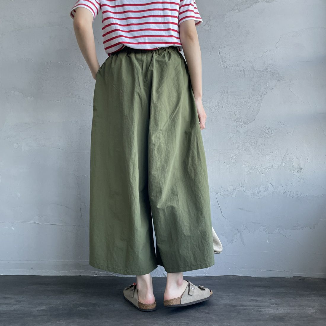 GRAMiCCi [グラミチ] ナイロンフレアパンツ [G2SW-SK034] OLIVE&&モデル身長：160cm 着用サイズ：M&&