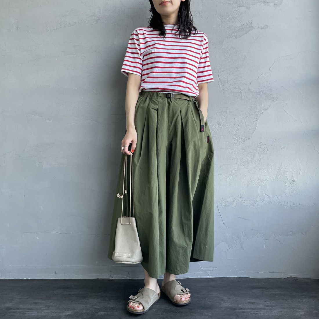 GRAMiCCi [グラミチ] ナイロンフレアパンツ [G2SW-SK034] OLIVE&&モデル身長：160cm 着用サイズ：M&&
