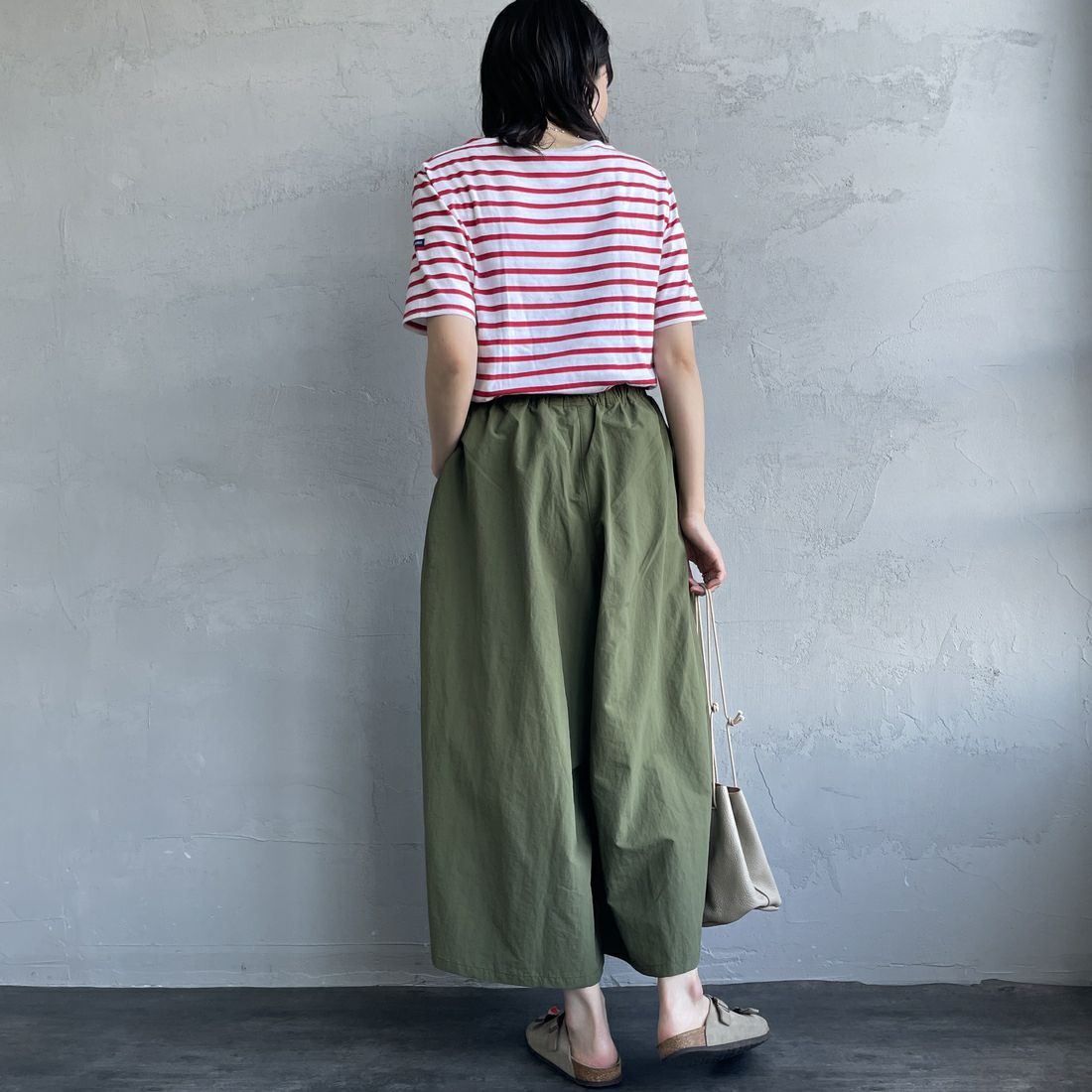 GRAMiCCi [グラミチ] ナイロンフレアパンツ [G2SW-SK034] OLIVE&&モデル身長：160cm 着用サイズ：M&&