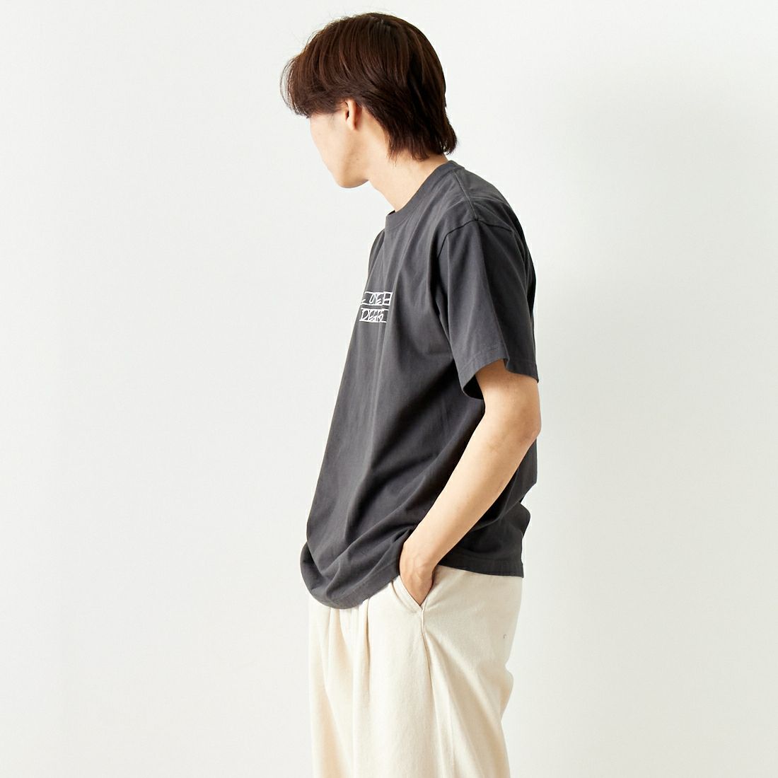 ILL ONE EIGHTY [イル ワンエイティ] プリントTシャツ [ILL241-30] BLACK &&モデル身長：179cm 着用サイズ：L&&