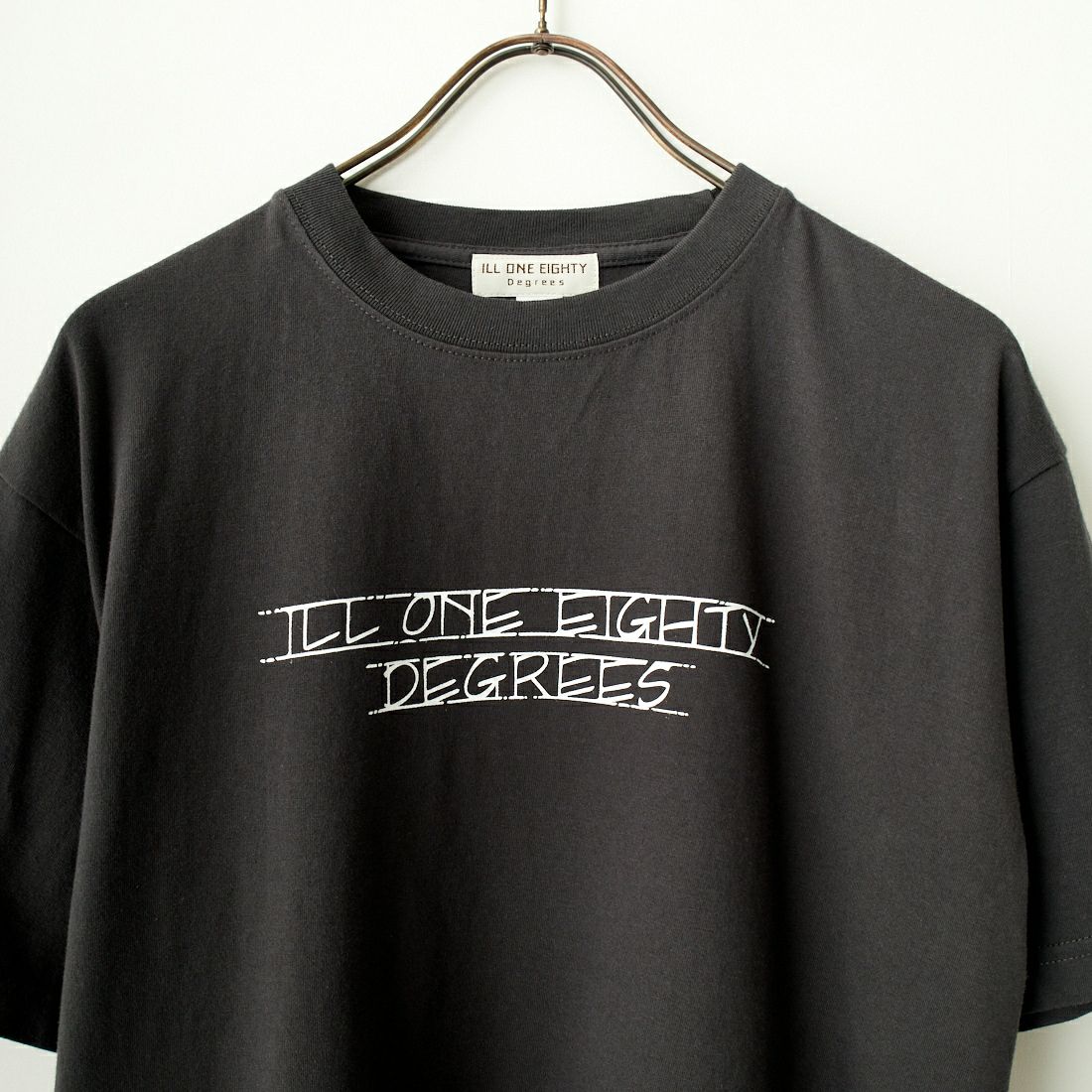 ILL ONE EIGHTY [イル ワンエイティ] プリントTシャツ [ILL241-30] BLACK