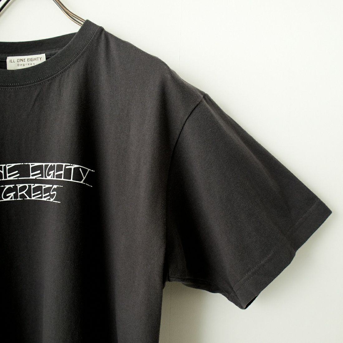 ILL ONE EIGHTY [イル ワンエイティ] プリントTシャツ [ILL241-30] BLACK