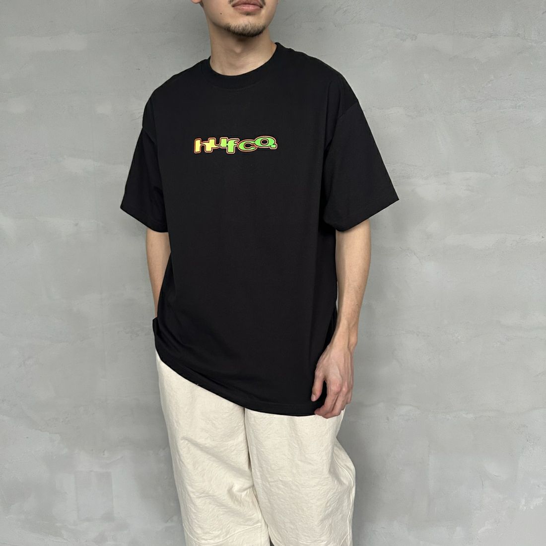 HUF [ハフ] CLUB HOUSE Tシャツ [TS02176] BLACK &&モデル身長：168cm 着用サイズ：L&&