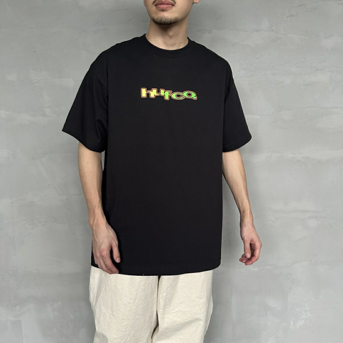 HUF [ハフ] CLUB HOUSE Tシャツ [TS02176] BLACK &&モデル身長：168cm 着用サイズ：L&&