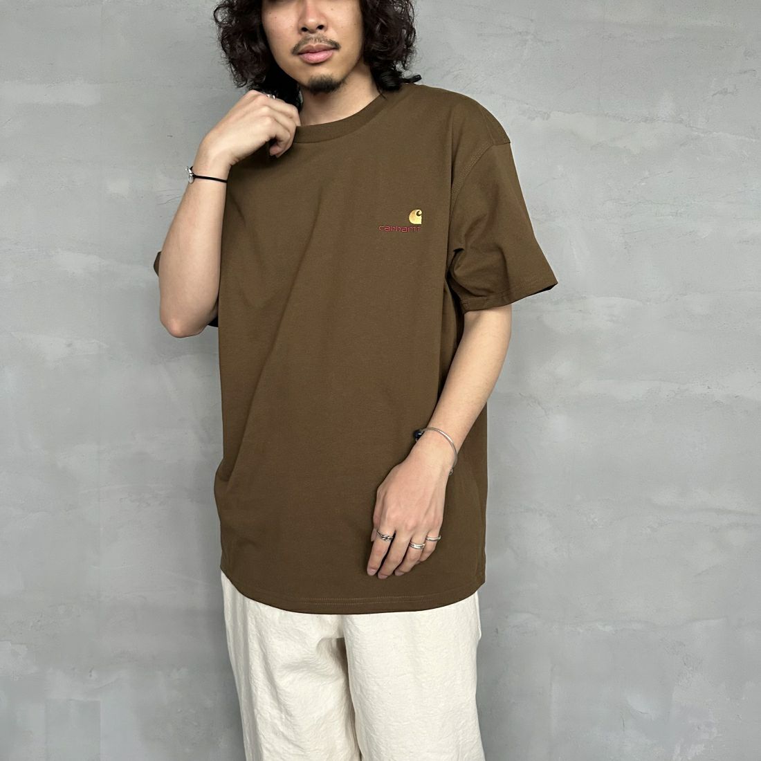carhartt WIP [カーハートダブリューアイピー] ショートスリーブアメリカンスクリプトTシャツ [I029956] FROSTED BL &&モデル身長：168cm 着用サイズ：M&&